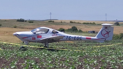 Tekirdağ'da eğitim uçağı tarlaya acil iniş yaptı