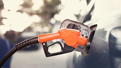Benzin ve motorine indirim! Tabelalar gece değişiyor