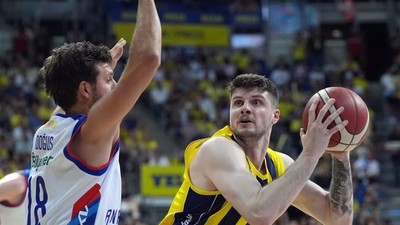 Anadolu Efes son saniye basketiyle final serisinde ilk galibiyetini aldı
