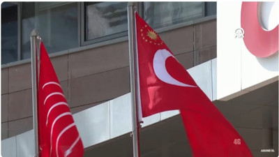 CHP Genel Merkezi'nde Cumhurbaşkanlığı forsu çekildi