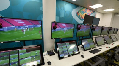 EURO 2024'te VAR pozisyonları dev ekrana sebepleriyle birlikte yansıtılacak