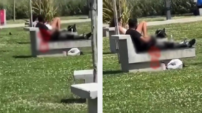 İzmir'de mide bulandıran görüntü! Bankta oturan kadına bakarak kendini tatmin ettiği anlar kamerada