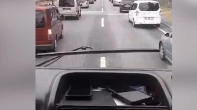 Sağlık Bakanı Koca, fermuar yöntemi uygulayan sürücüleri paylaştı