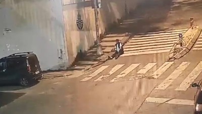 Hastaneye gitmek için yardım istediği şahıs, silahla vurup araçtan attı