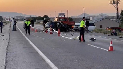 Konya'da otomobiller çarpıştı; 4 ölü, 2 bebek yaralı