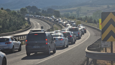 Bayram tatili dönüşü yollarda trafik yoğunluğu