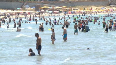 İstanbullular bayram tatilinde Şile plajlarına akın etti