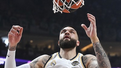 Anadolu Efes Fransız pivot Poirier'i kadrosuna kattı