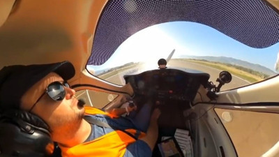 Filmleri aratmayan görüntüler! Havada motoru duran uçağı başarıyla piste indirdi