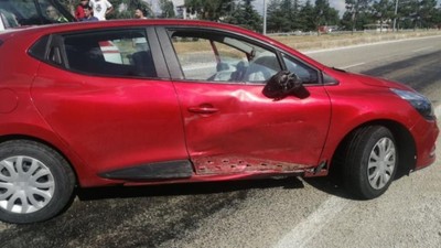 Isparta’da otomobil ile akülü bisiklet çarpıştı: 3 yaralı