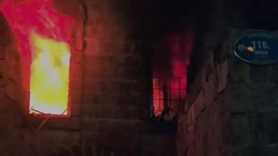 Mardin'de yaşayan Veysi Bora eşini ve annesini ateşe verip kapıyı üstlerine kitledi