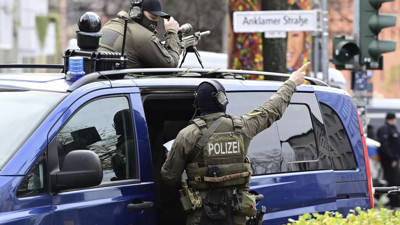 Almanya'da silahlı saldırı: Hayatını kaybedenler var