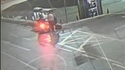 Taksim Meydanı’nda “zincirleme kapkaç” kamerada: 2 günde 6 telefon çaldılar