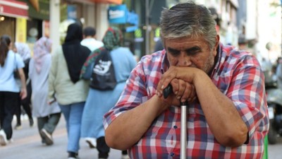 36 yıldır oturarak uyuyan adam: “Herkes yattıktan sonra gece çocuk gibi ağlıyorum”