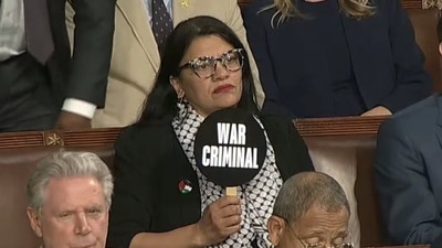 Herkes alkışlarken ABD Temsilciler Meclisi Üyesi Rashida Tlaib Netanyahu'yu protesto etti