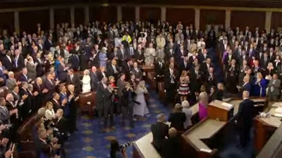 Soykırımcı Netanyahu ABD kongresinde dakikalarca ayakta alkışlandı