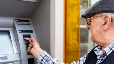 En düşük emekli aylığının 12 bin 500 lira olmasını öngören madde TBMM'de kabul edildi