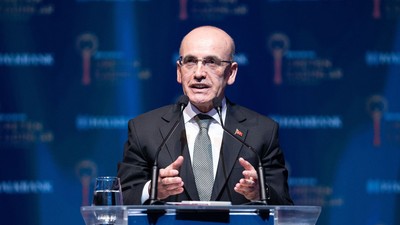 Bakan Şimşek duyurdu: Çok kazanandan çok, az kazanandan az vergi düzenlemesi Meclis'ten geçti