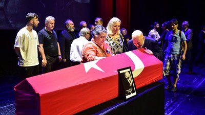 Kenan Işık için AKM'de tören düzenlendi