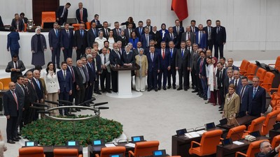 TBMM 1 Ekim'e kadar tatilde! Vekillerden hatıra pozu