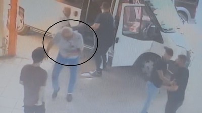 Hatay'da tartıştığı minibüs şoförünün kulağını ısırarak kopardı