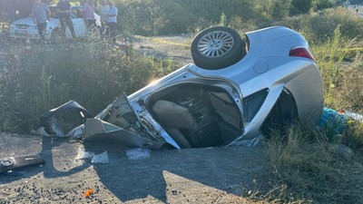 Kanala devrilen otomobildeki 1 kişi öldü, 3 kişi yaralandı