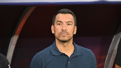 Van Bronckhorst: "Takımımla gurur duyuyorum"