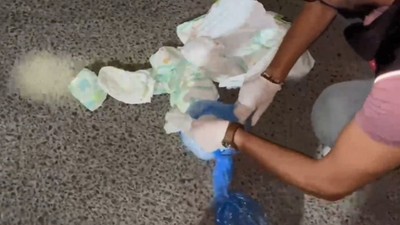 Bebek bezinin içinden uyuşturucu çıktı: 2 tutuklama