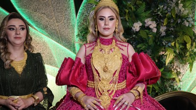 Bir aşiret düğünü klasiği! Geline 3 kilo altın, damada da 3 milyon lira takıldı