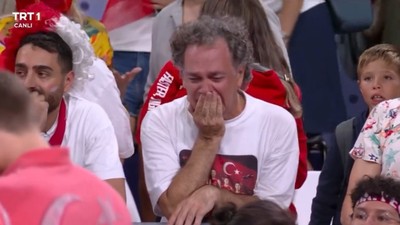 Paris'te Filenin Sultanları voleybol yarı finalini kaybedince ağlayan taraftar tanıdık çıktı