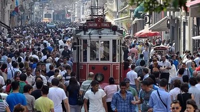 TÜİK verileri gözler önüne serdi! Genç nüfus projeksiyonları alarm veriyor | Oklar 2050 ve 2100'e çevrildi