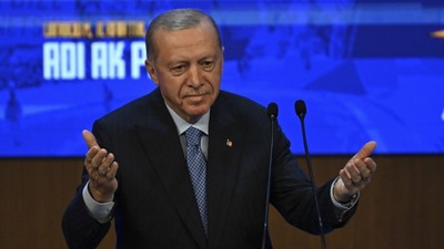 Cumhurbaşkanı Erdoğan'dan AK Parti'nin 23. yılında değişim mesajı: Yorulan varsa kenara çekilsin