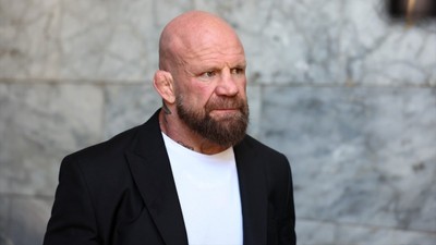 ABD'li sporcu Monson, Müslüman olduktan sonra ilk cuma namazını TBMM'de kıldı