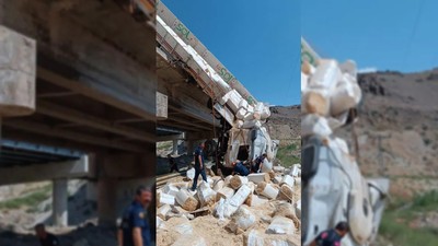 Malatya'da tır köprüden düştü: 1 ölü