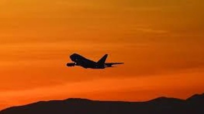 Uçuş sırasında pilot bayıldı, uçak acil iniş yaptı