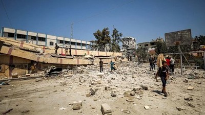 İsrail ordusu yerinden edilmiş Filistinlilerin barındığı okulu vurdu