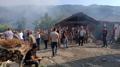 Kastamonu'da yangın faciası! 3 ev küle döndü, 1 kişi hayatını kaybetti!