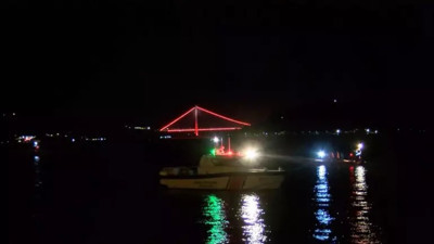 İstanbul Boğazı'nda teknenin batması sonucu kaybolan kişiyi arama çalışmaları sürüyor