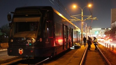 Sultanahmet'teki şüpheli çanta tramvay seferlerinde aksamaya neden oldu