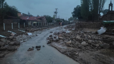 Son Dakika: Kayseri'de heyelan! Vatandaşlar mahsur kaldı