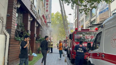 Fatih'te 5 katlı otelde yangın çıktı