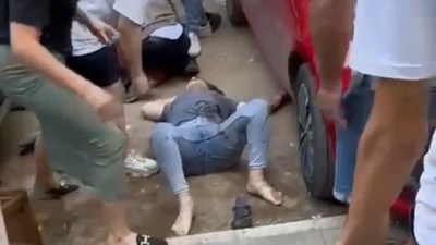 İzmir'de güzellik merkezi önünde bıçaklı dehşet: 2 ölü, 1 yaralı
