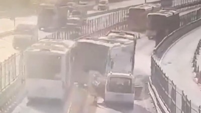 Metrobüs kazasında ön rapor tamamlandı! Doblo model aracın orada ne işi var?