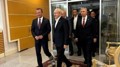 Kurultay öncesi bir araya geldiler! Özgür Özel, Mansur Yavaş ve Kemal Kılıçdaroğlu görüştü