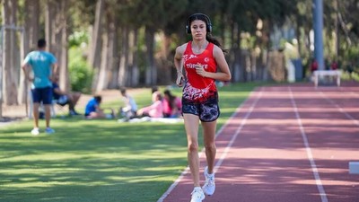 Para atlet Aysel Önder dünya rekoru kırarak finale yükseldi