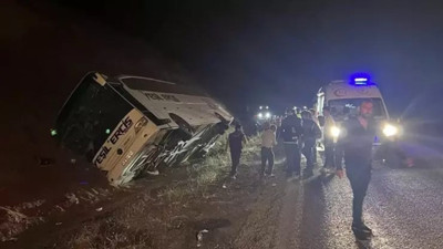 Sivas-Erzincan sınırında yolcu otobüsü devrildi: 24 yaralı