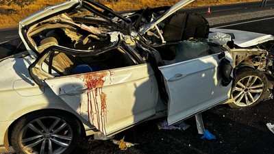 Gaziantep'te otomobil, kamyonun altına girdi: 2 kardeş öldü