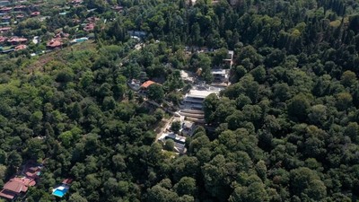 Vaniköy'deki ruhsatsız villa yıkılıyor