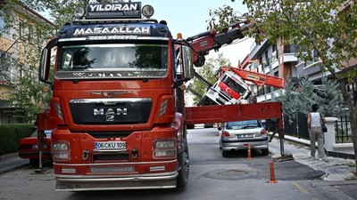 Ankara'da Vinç Yan Yattı: Olayda Yaralanma Yaşanmadı