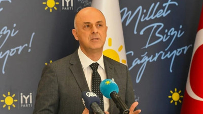 İYİ Parti İzmir Milletvekili Ümit Özlale partideki görevlerinden ve partisinden istifa ettiğini duyurdu